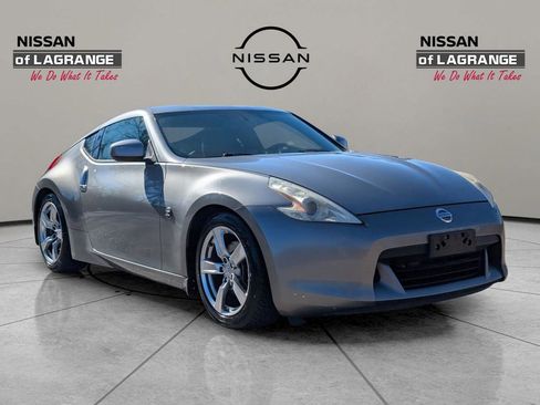 Used 2009 Nissan 370Z Touring image 3