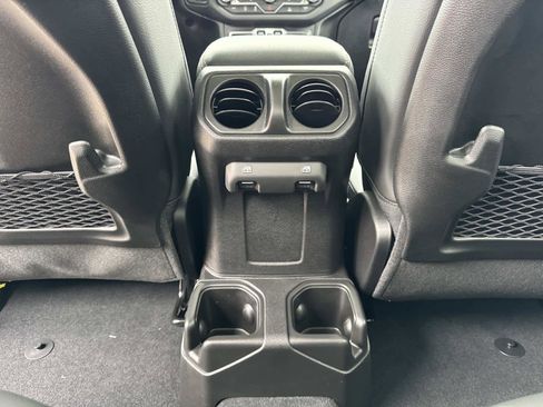 New 2025 Jeep Gladiator Sport image 30