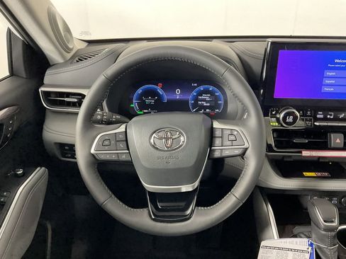 New 2026 Toyota Highlander Platinum AWD/4WD image 12