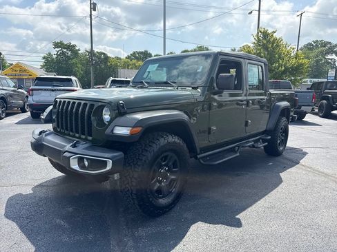 Used 2023 Jeep Gladiator Sport w/ Trailer Tow Package AWD/4WD image 2