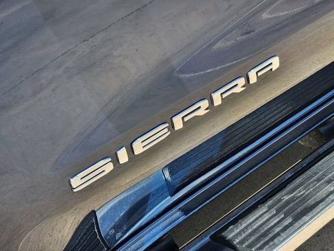 Used 2022 GMC Sierra 1500 SLT AWD/4WD image 12