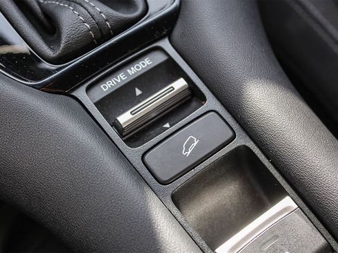 Used 2023 Honda HR-V LX image 35