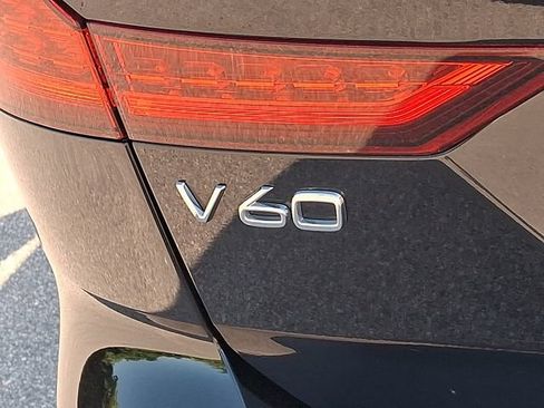 Used 2021 Volvo V60 T5 Cross Country AWD/4WD image 36