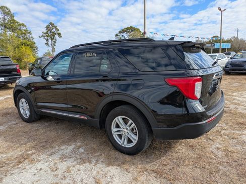 Used 2024 Ford Explorer XLT AWD/4WD image 6