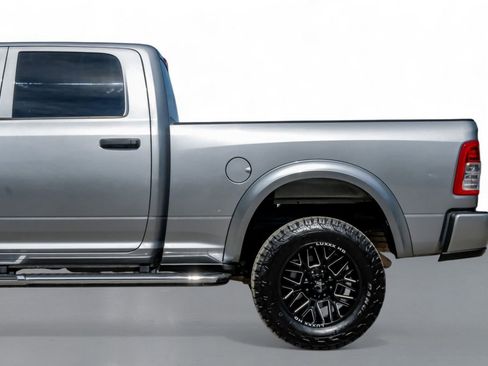 Used 2022 RAM 2500 Tradesman w/ Chrome Appearance Group image 14