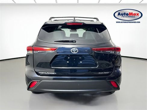 Used 2022 Toyota Highlander XLE image 8