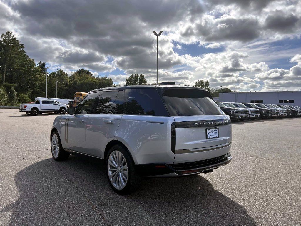 Used 2025 Land Rover Range Rover SE AWD/4WD image 5