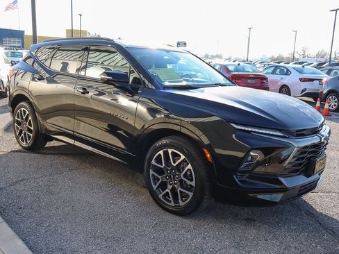 Used 2025 Chevrolet Blazer RS image 3