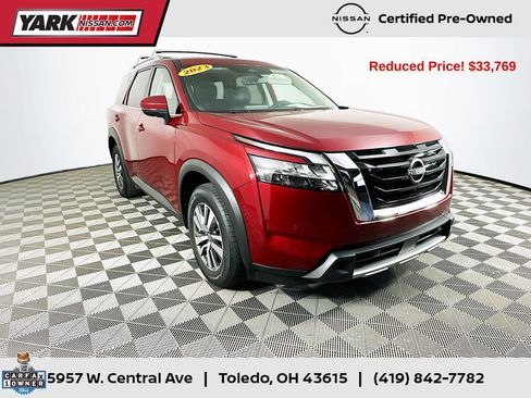 Certified 2023 Nissan Pathfinder SL image 1