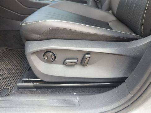 Certified 2023 Volkswagen Tiguan SE w/ Panoramic Sunroof Package FWD image 13