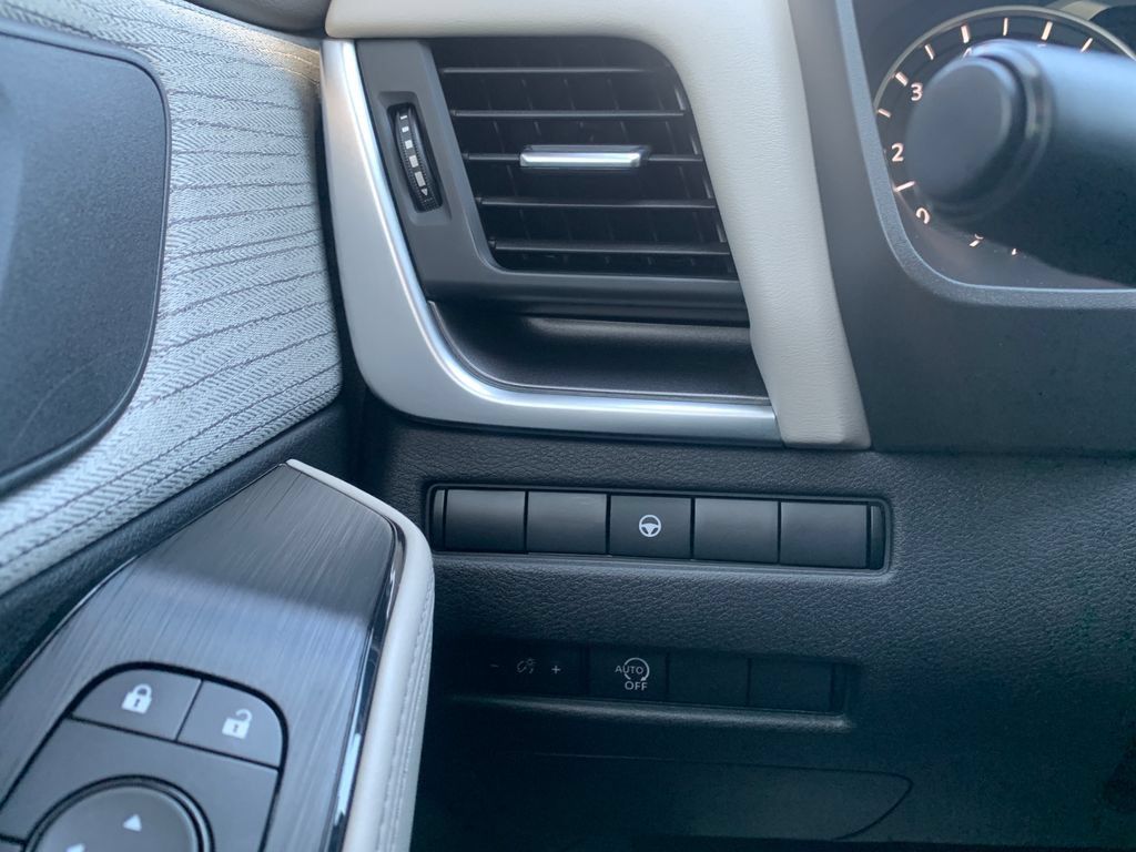 Used 2023 Nissan Rogue SV FWD image 18