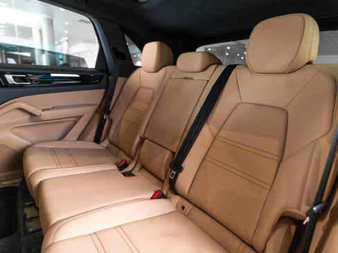 Certified 2019 Porsche Cayenne AWD/4WD image 35