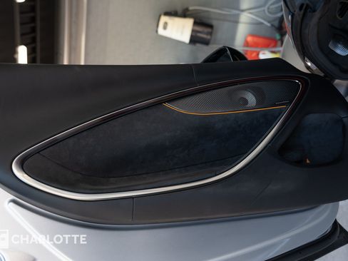 Used 2025 McLaren Artura Spider RWD image 18