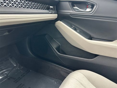 Certified 2023 Honda Accord EX image 23
