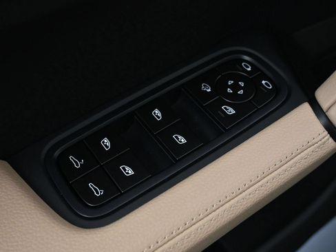 Certified 2026 Porsche Cayenne AWD/4WD image 18