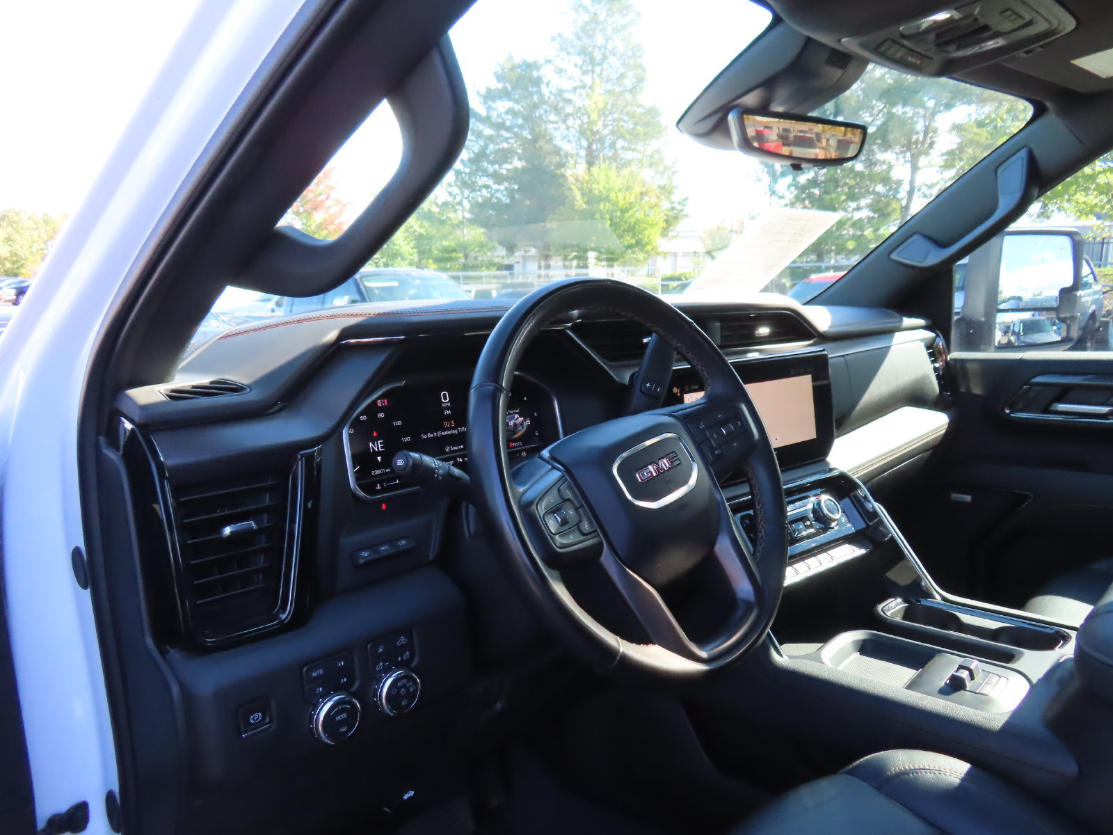 Used 2024 GMC Sierra 2500 AT4 w/ AT4 Premium Plus Package AWD/4WD image 19
