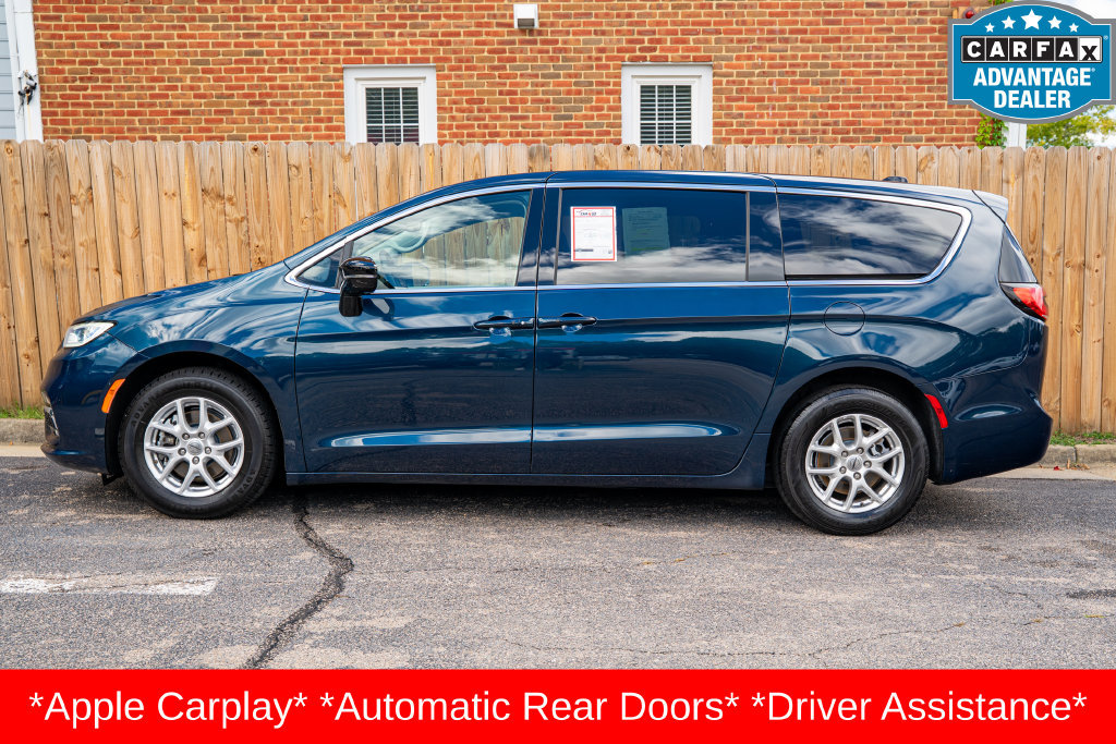 Used 2024 Chrysler Pacifica Touring-L FWD image 10