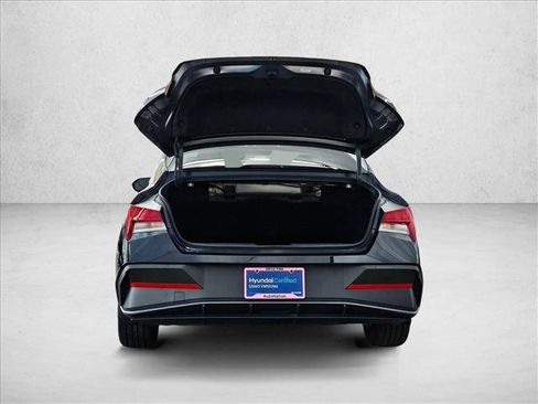 Used 2025 Hyundai Elantra SEL FWD image 6