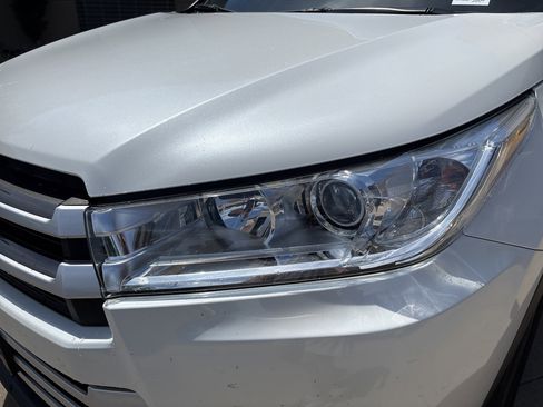 Used 2019 Toyota Highlander XLE FWD image 6