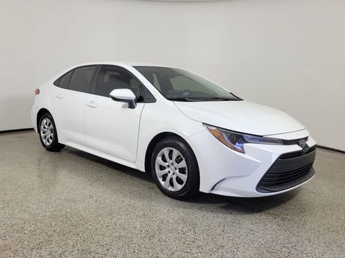 Used 2025 Toyota Corolla LE w/ Convenience Package FWD image 4