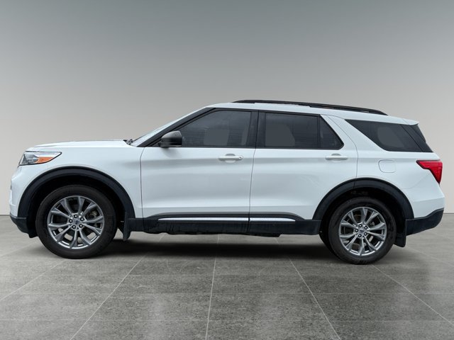 Used 2022 Ford Explorer XLT w/ Equipment Group 202A AWD/4WD image 4