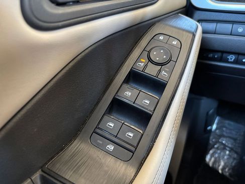 Used 2025 Nissan Rogue SV FWD image 18