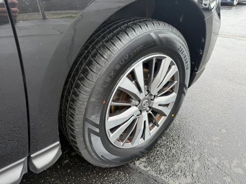 Used 2019 Nissan Pathfinder SV image 40