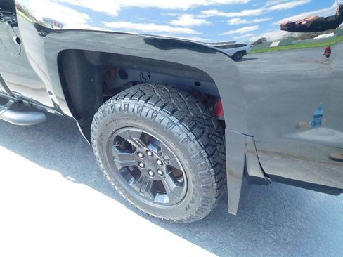 Used 2018 Chevrolet Silverado 1500 LT w/ Midnight Edition AWD/4WD image 12