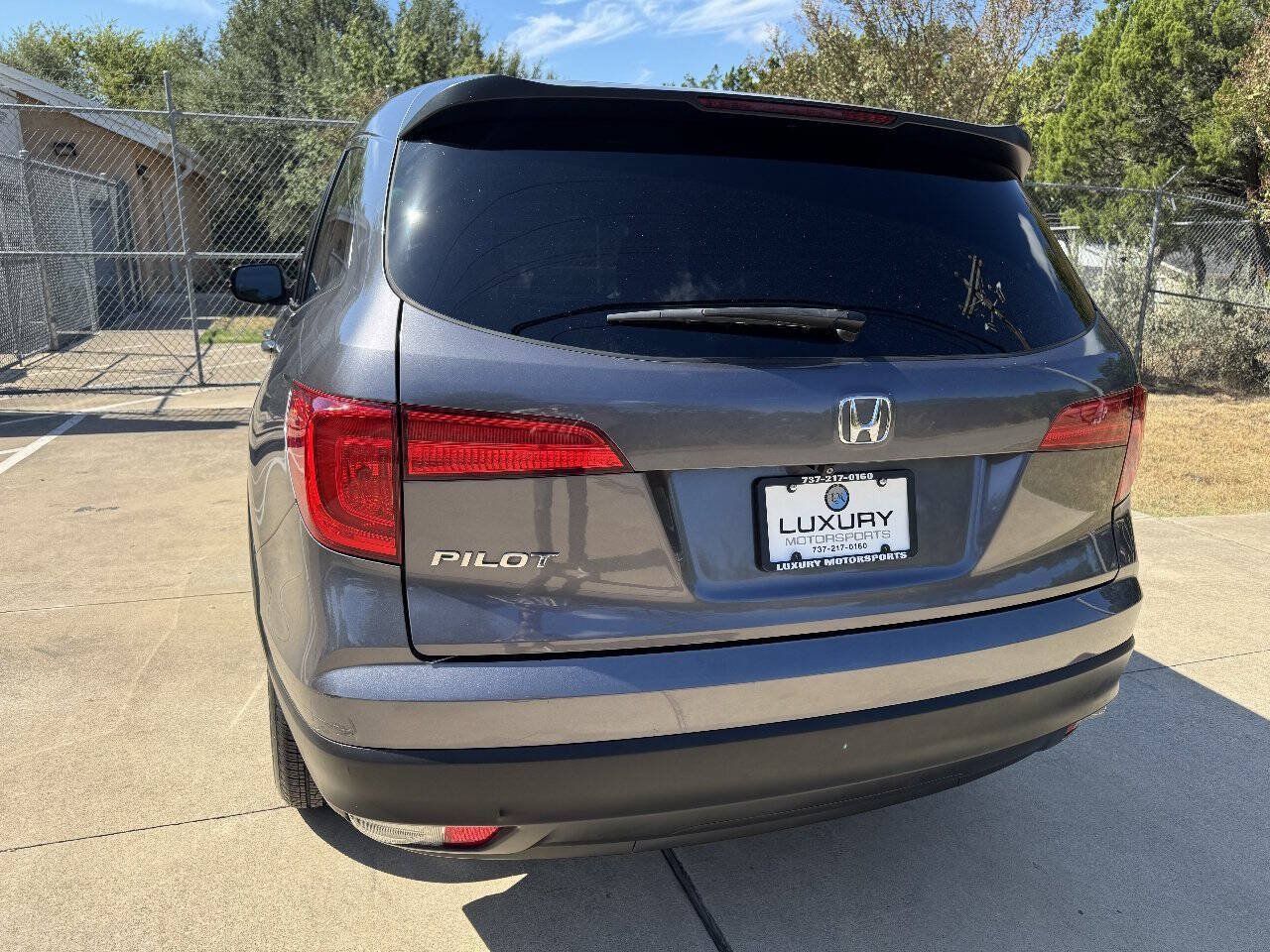 Used 2017 Honda Pilot LX image 11
