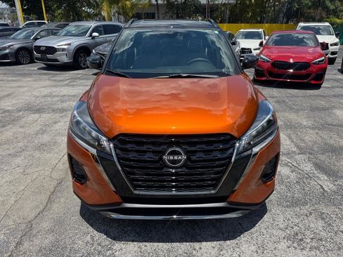 Used 2024 Nissan Kicks SR w/ SR Premium Package FWD image 3
