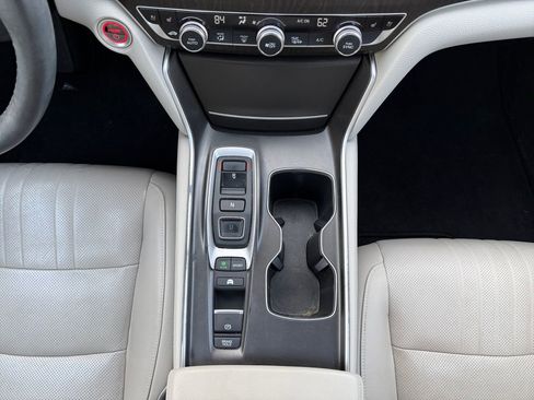 Used 2019 Honda Accord Touring image 11