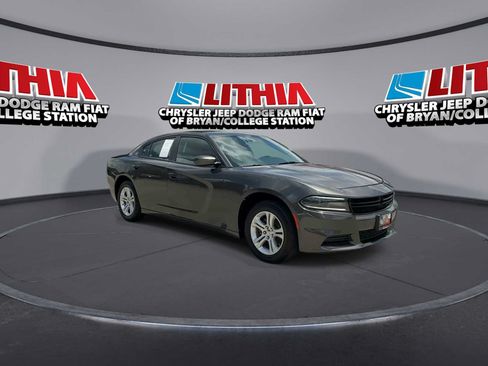Used 2020 Dodge Charger SXT w/ Leather Interior Group RWD image 2