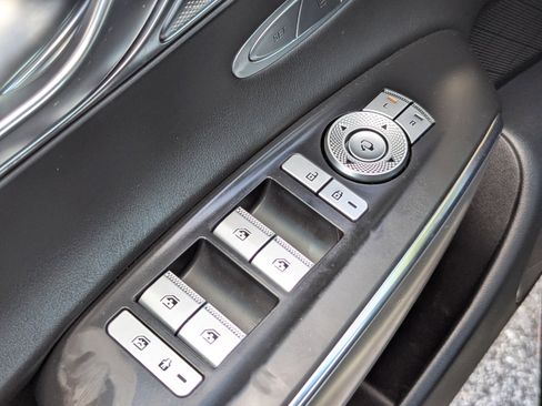 Used 2022 Genesis GV70 2.5T w/ Select Package image 19