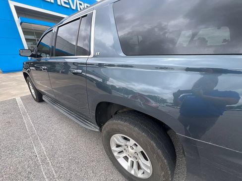 Used 2019 Chevrolet Suburban LT RWD image 5