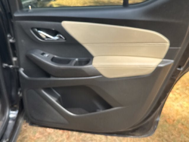 Used 2022 Chevrolet Traverse LS FWD image 16