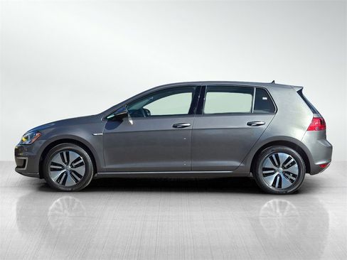 Used 2016 Volkswagen e-Golf SE w/ DC Fast Charging Package image 7