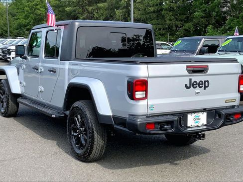 Used 2023 Jeep Gladiator Sport AWD/4WD image 10