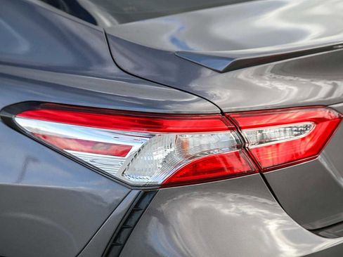 Used 2020 Toyota Camry SE image 9