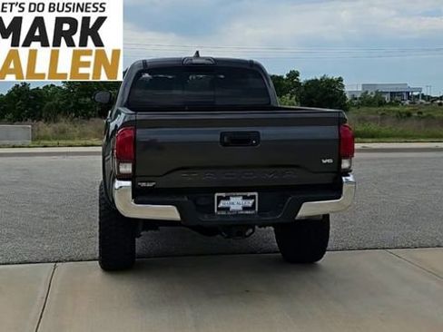 Used 2019 Toyota Tacoma TRD Off-Road AWD/4WD image 7