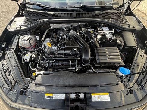 Used 2025 Volkswagen Jetta SE image 32