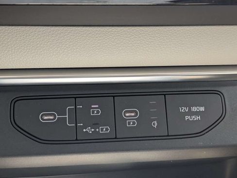 Used 2025 Kia Carnival SX FWD image 28