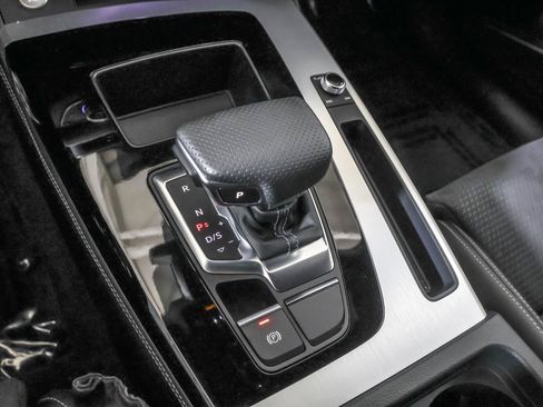 Used 2024 Audi Q5 e Premium Plus w/ Premium Plus Package image 32