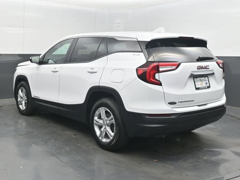 Used 2024 GMC Terrain SLE FWD image 8