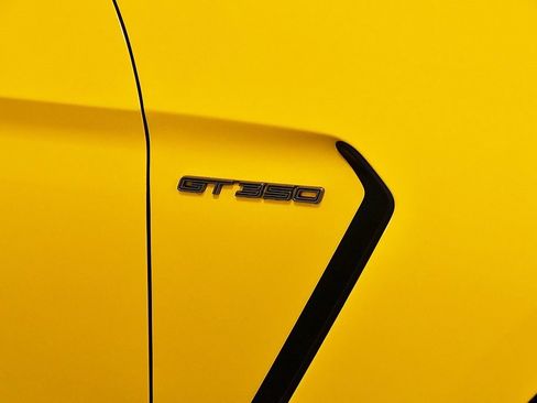 Used 2016 Ford Mustang Shelby GT350 w/ Track Package image 10