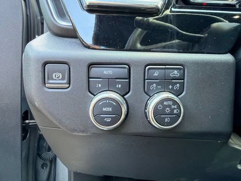 Used 2025 GMC Sierra 1500 SLT AWD/4WD image 18