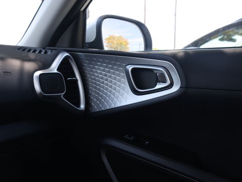 Used 2024 Kia Soul LX FWD image 12