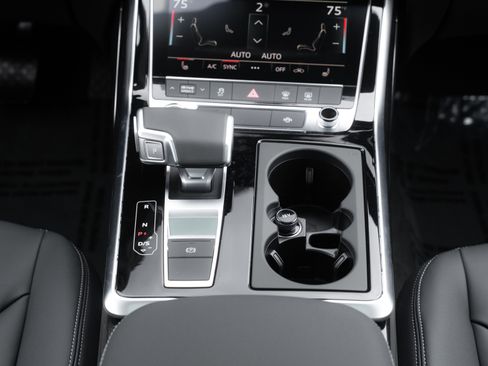 New 2026 Audi Q7 Premium image 17