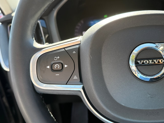 Certified 2023 Volvo XC60 B5 Core AWD/4WD image 12