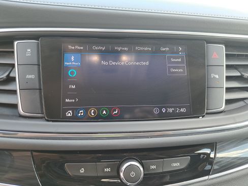 Used 2020 Buick Enclave Essence w/ Sound and Sites Package AWD/4WD image 23