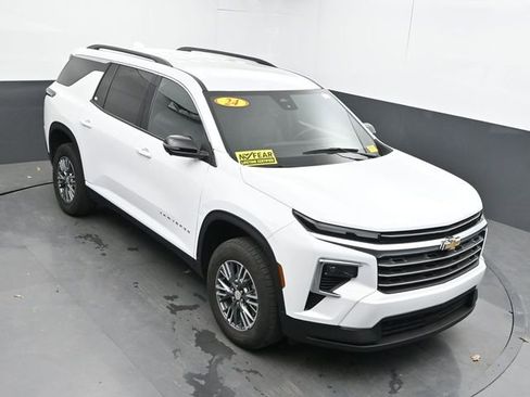 Used 2024 Chevrolet Traverse LT FWD image 38